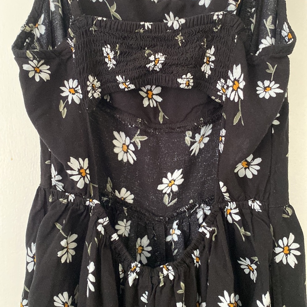 Hollister XS Romper Black with White Daises - Picture 5 of 5